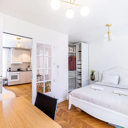 דירה Guestready - Peace And Comfort In The 19th פריז